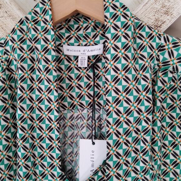 Maison D'Amelie Women's Sleeveless Tie V-Neck Top in Green Geo Print - Picture 13 of 13